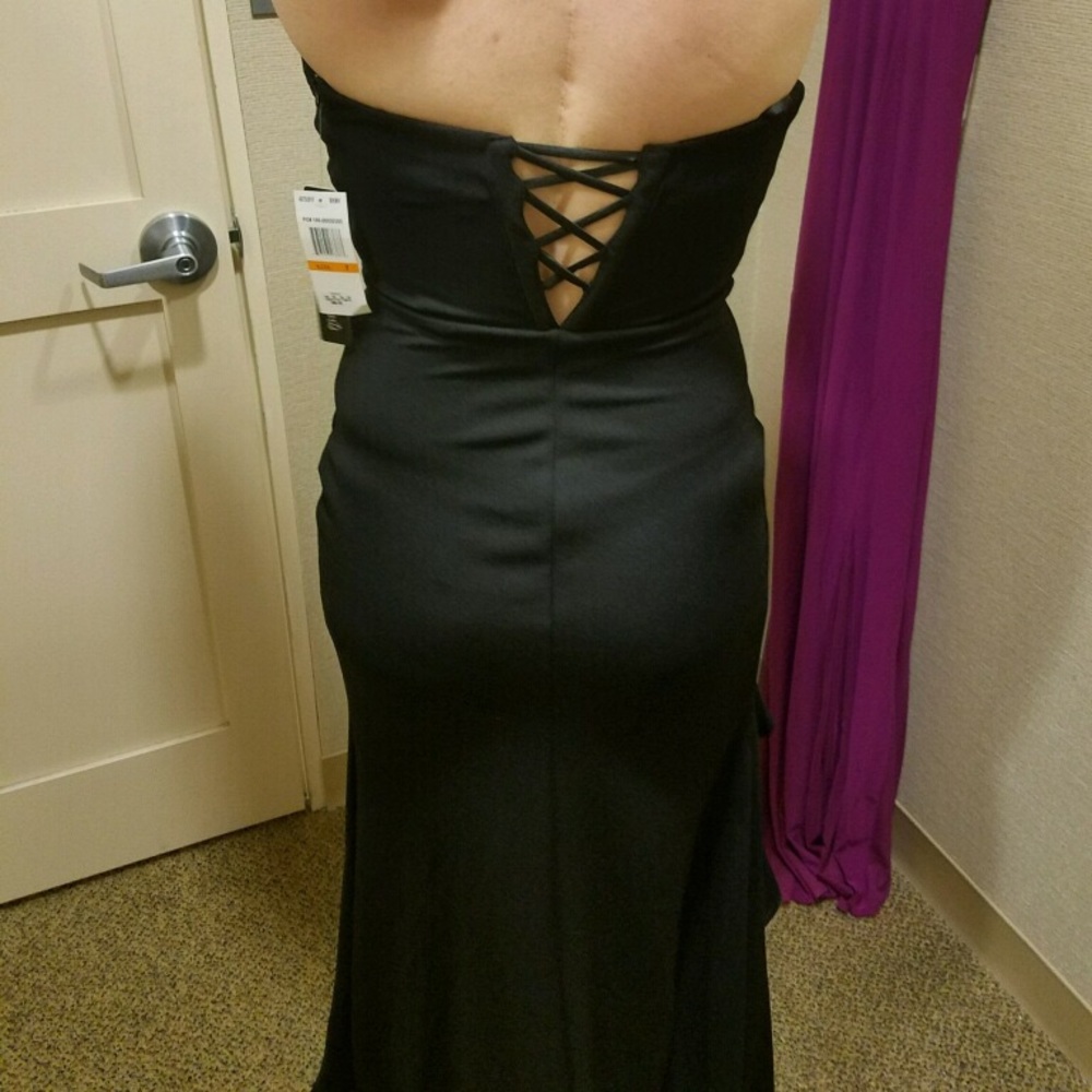 Prom dress!! - Picture 3 of 6